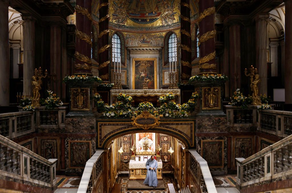 An interior shot of the Basilica di Santa Maria Maggiore
