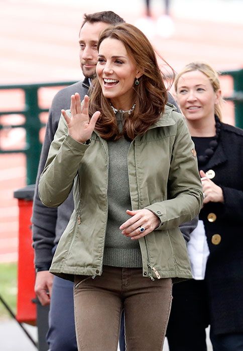 duchess kate waving