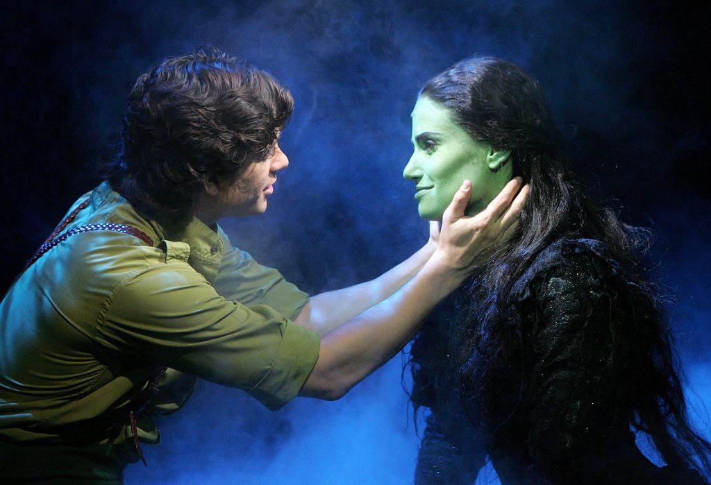 Adam Garcia and Idina Menzel in the Wicked musical in London 2006