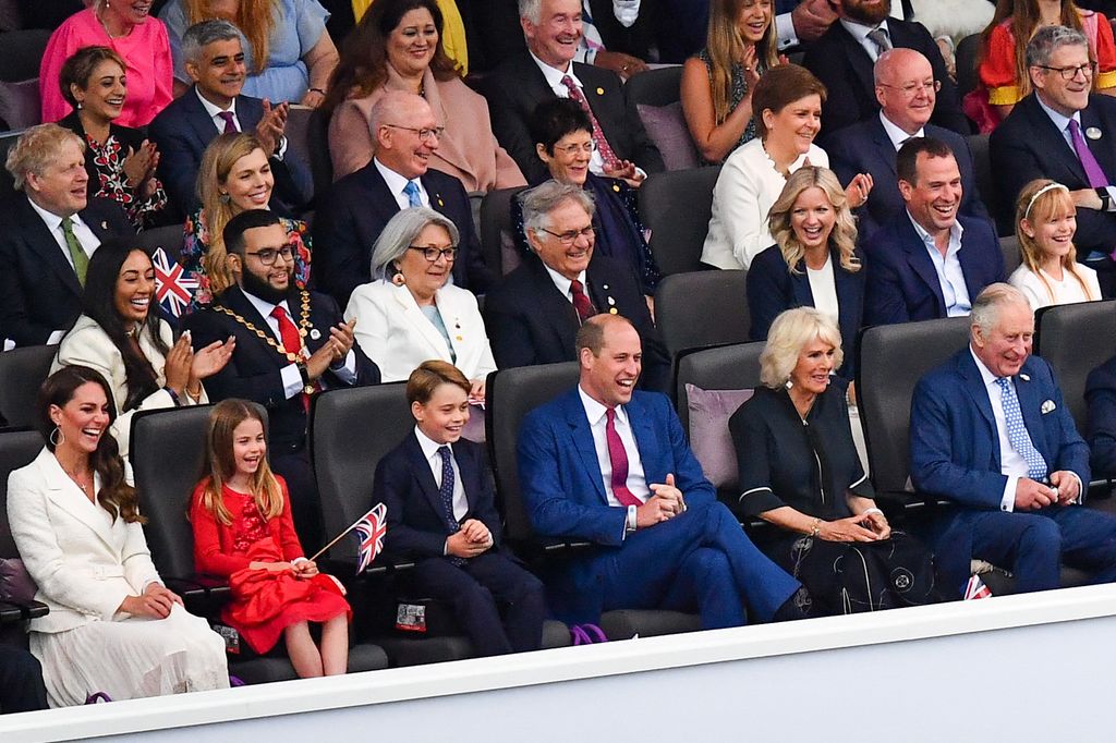 Princesa Charlotte e Kate Middleton participam da Festa de Platina no Palácio de Buckingham em 4 de junho de 2022, como parte das celebrações do jubileu de platina da Rainha Elizabeth II