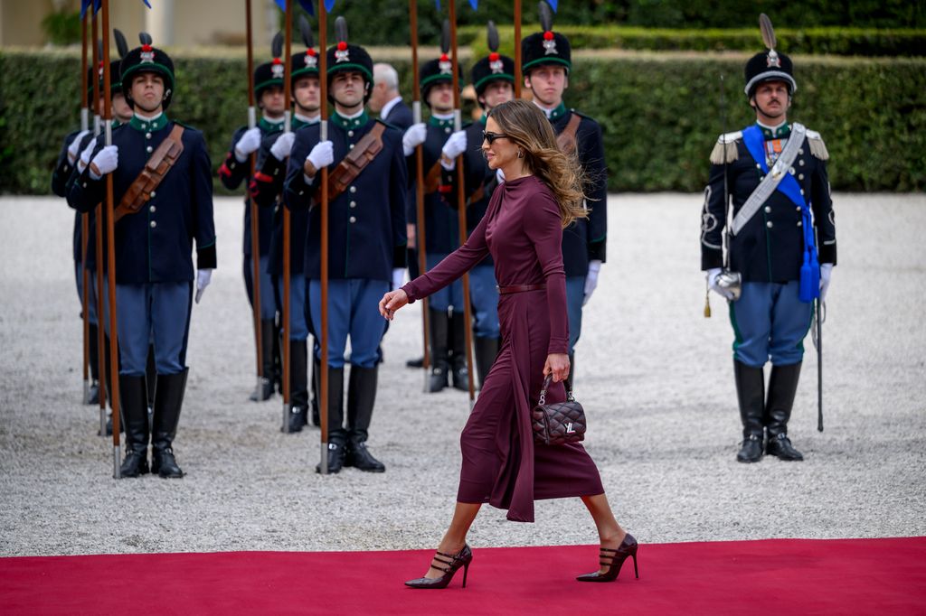 queen rania walking down red carpet