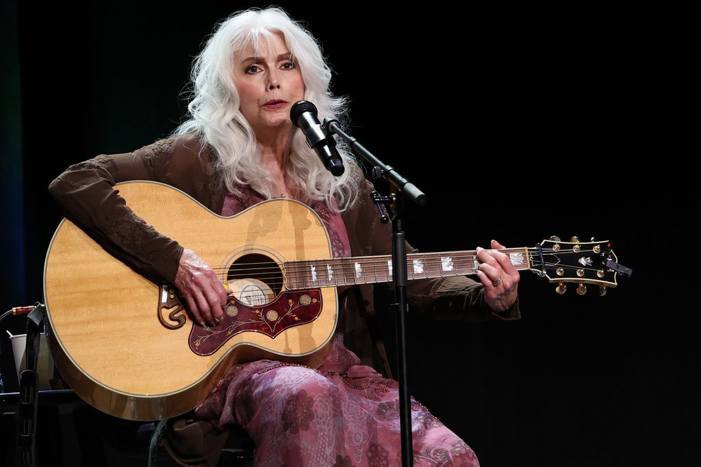 Emmylou Harris sat with his guitar