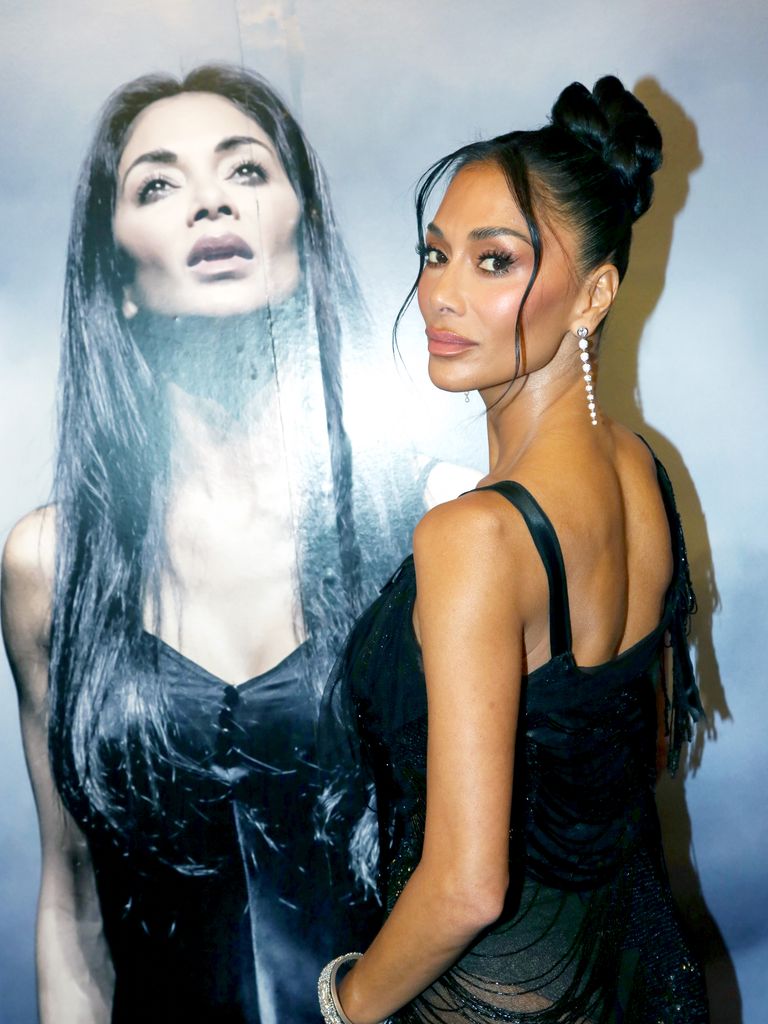 Nicole Scherzinger menghadiri malam pembukaan "BLVD Matahari Terbenam" di Teater St James pada tanggal 20 Oktober 2024 di New York City