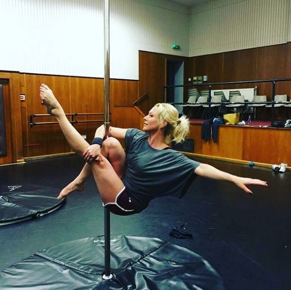 Faye Tozer pole dancing