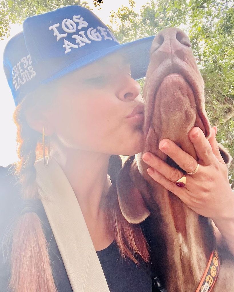 Eva Mendes sweetly kissing her doberman Lucho