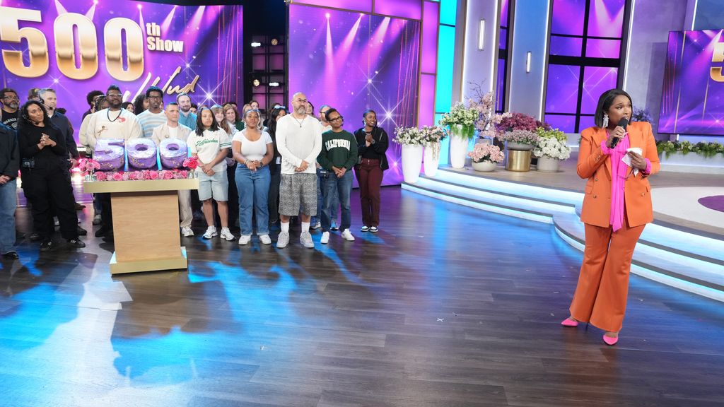 jennifer hudson holding tissues on the jennifer hudson show