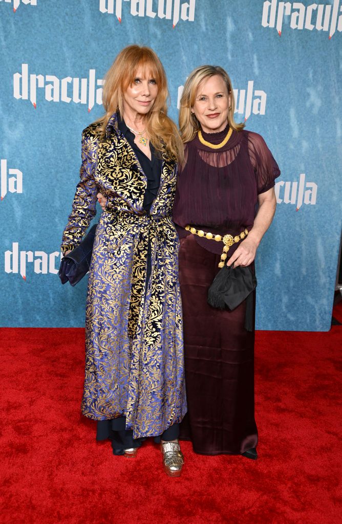 (De gauche à droite) Rosanna Arquette et Patricia Arquette assistent à la première de "Dracula" 