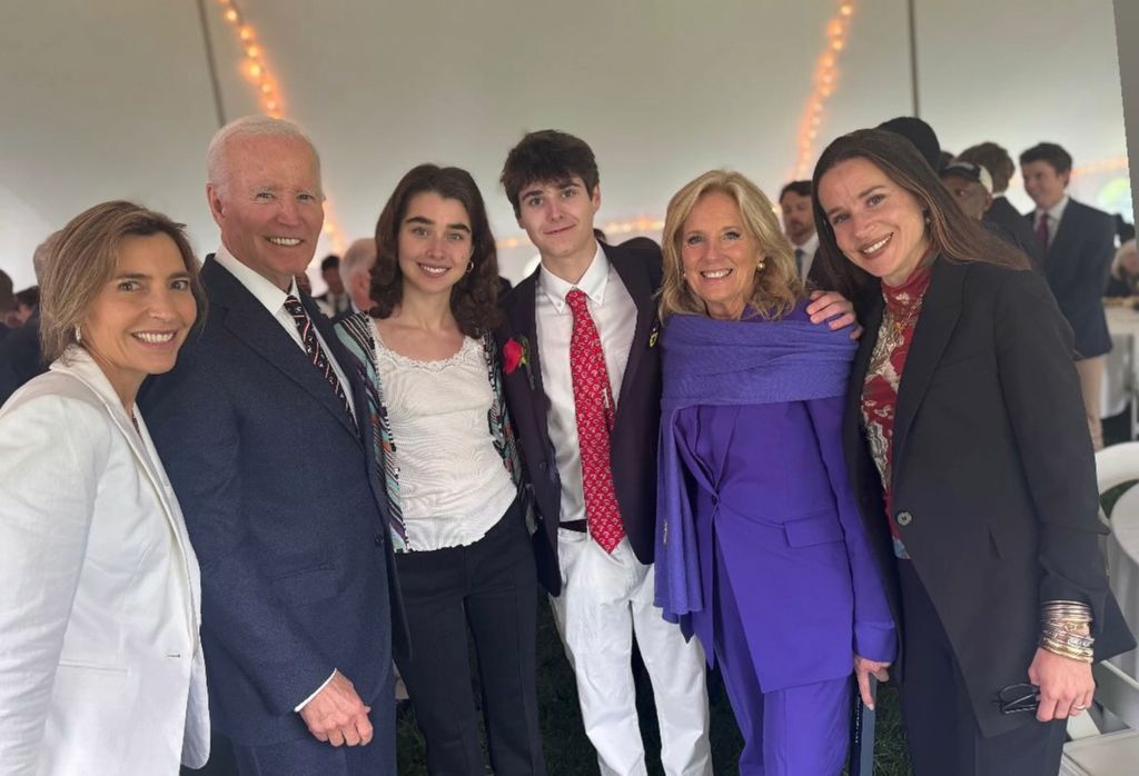 Hallie Biden, Joe Biden, Natalie Biden, Hunter Biden, Dr Jill Biden and Ashley Biden pose for a picture 