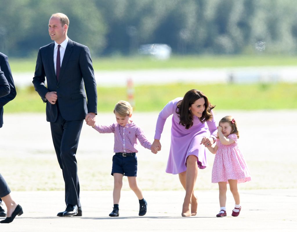  Prince William, Duke of Cambridge, Prince George, Princess Charlotte of Cambridge and Catherine, Duchess of Cambridge view helicopter models