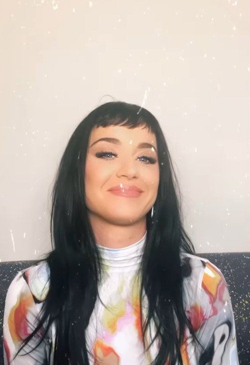 katy perry smiling new hairstyle baby bangs