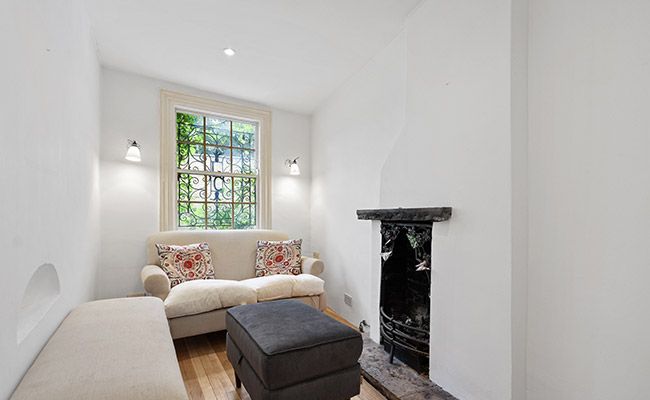 london narrow house for sale livingroom
