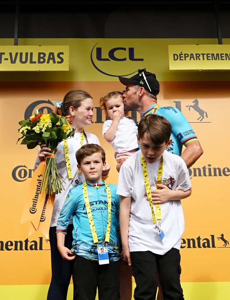 Mark Cavendish with his four children