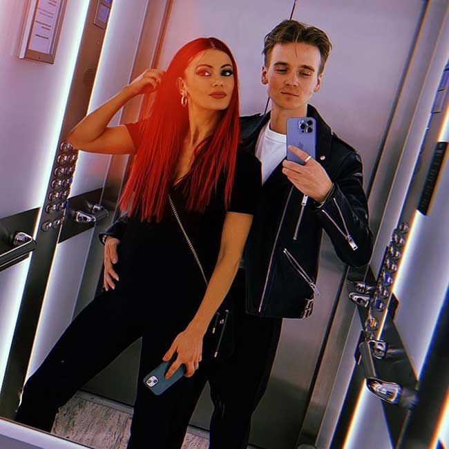 Dianne and Joes elevator selfie