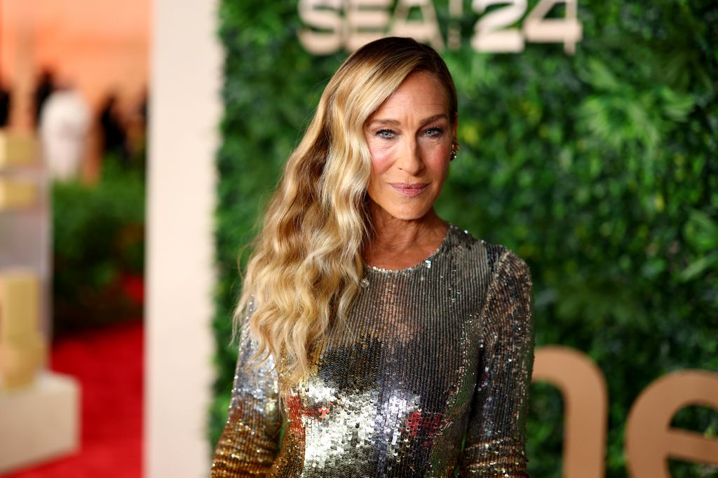Sarah Jessica Parker assiste à la clôture du tapis rouge de la nuit au Festival international du film de la mer Rouge 2024 le 12 décembre 2024 à Jeddah, Arabie saoudite