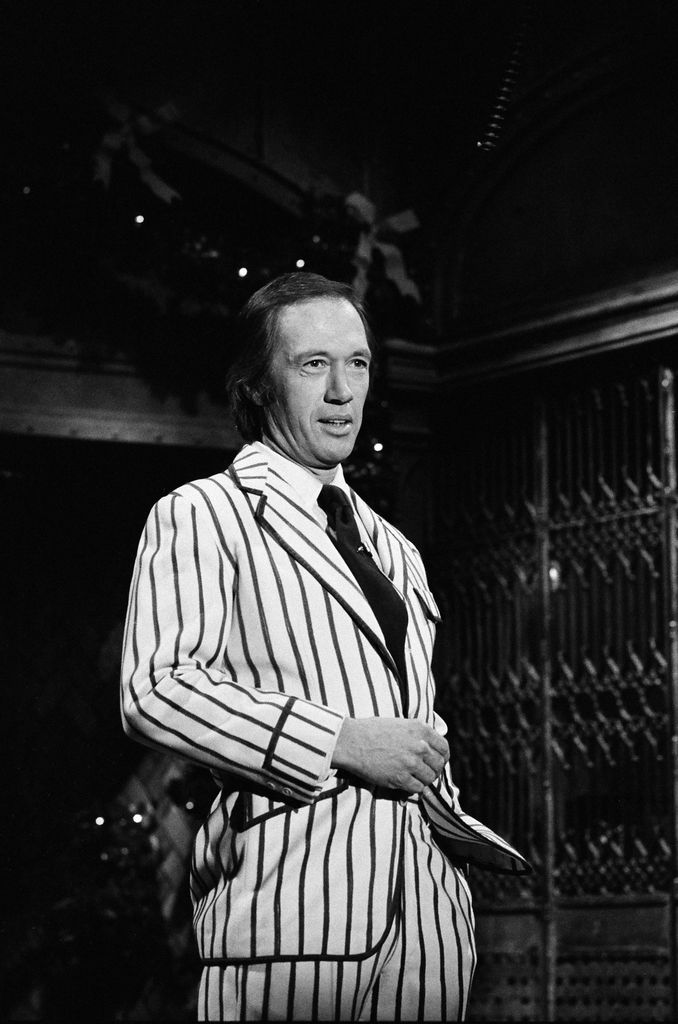 David Carradine during the monologue on December 20, 1980 (Saturday Night Live)