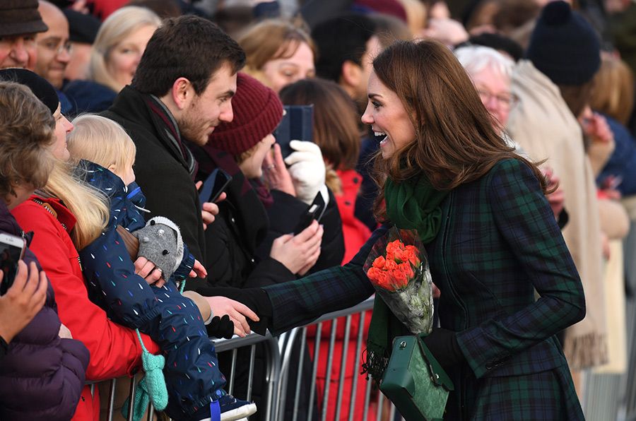 kate middleton dundee walkabout