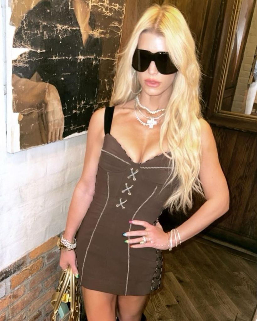 Jessica Simpson showcases her slender physique in tiny minidress