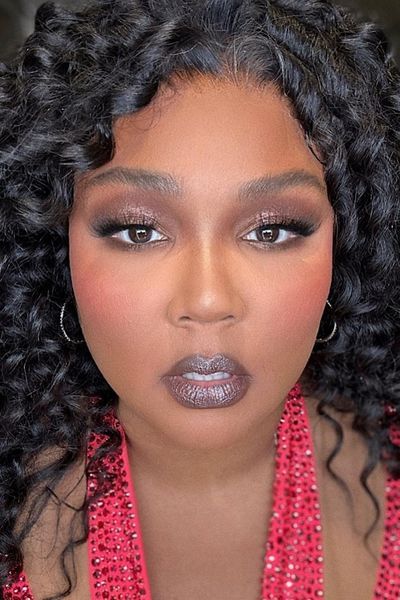 Lizzo reveals all the makeup looks from her tour, and it's perfect party  season beauty inspo