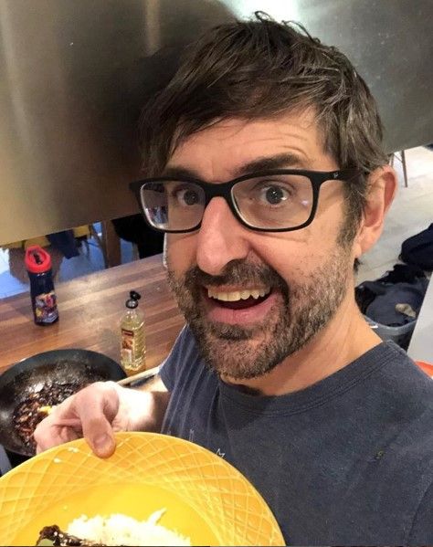 louis theroux kitchen plate a