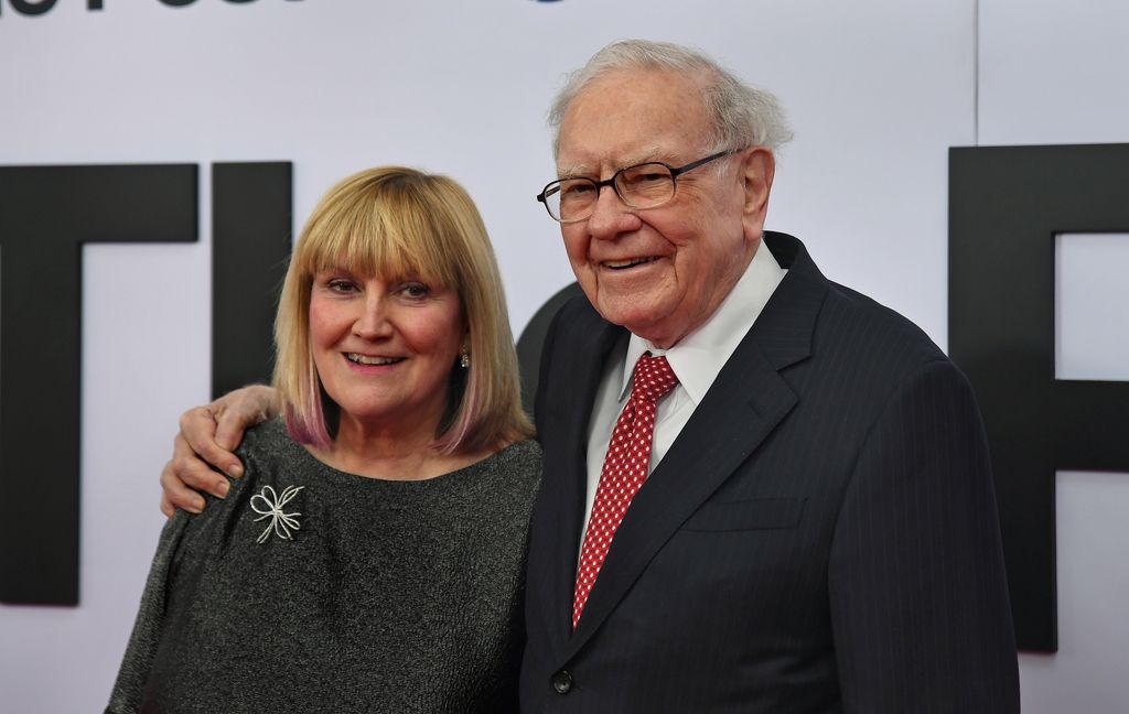 Warren Buffett attended premiere with his daughter Susan Buffett in 2017