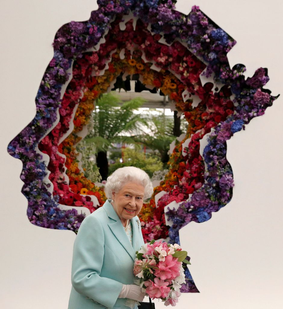Queen Elizabeth in front of floral exhibit at Chelsea Flower Show