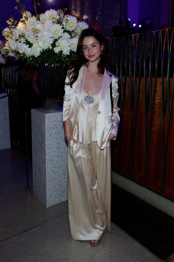 A full look at Carys' head-turning look