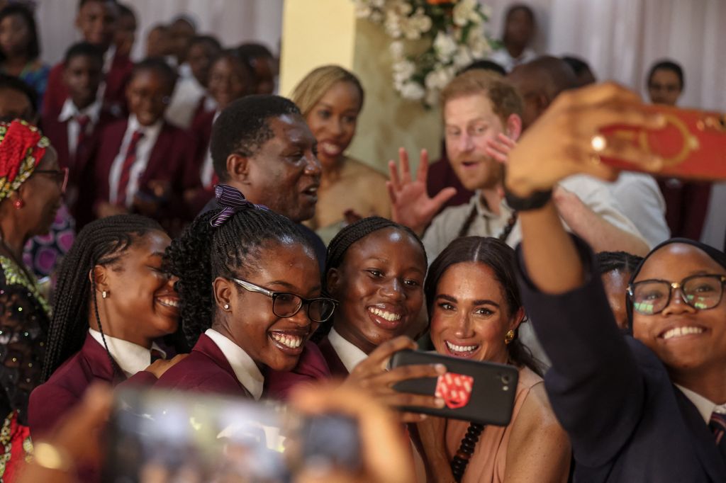 Meghan Markle selfie with students 