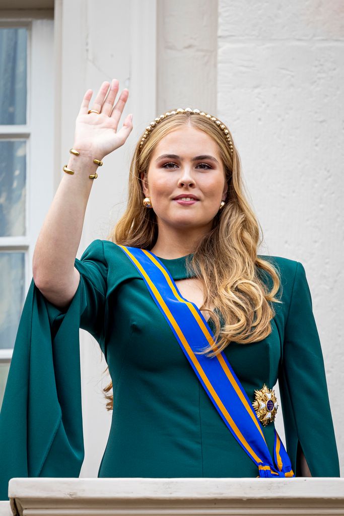 Princess Catharina-Amalia waving