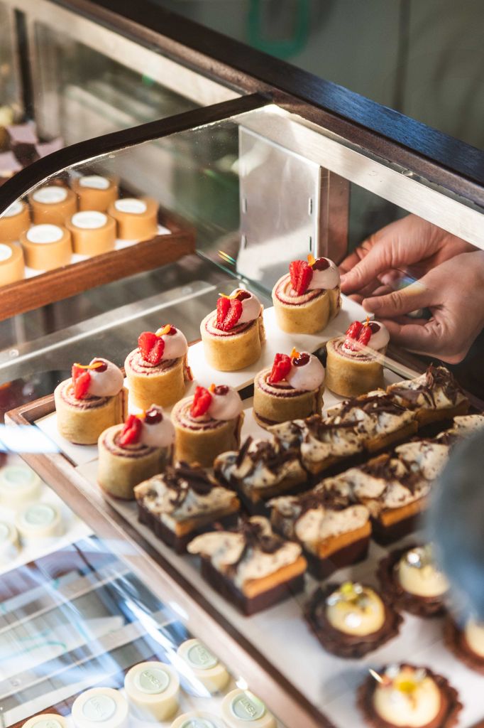 Cakes and pastries at CAFE Linea