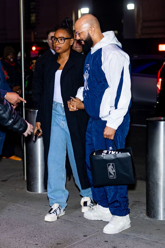 jennife rhudson holding hands with common outside madison square garden