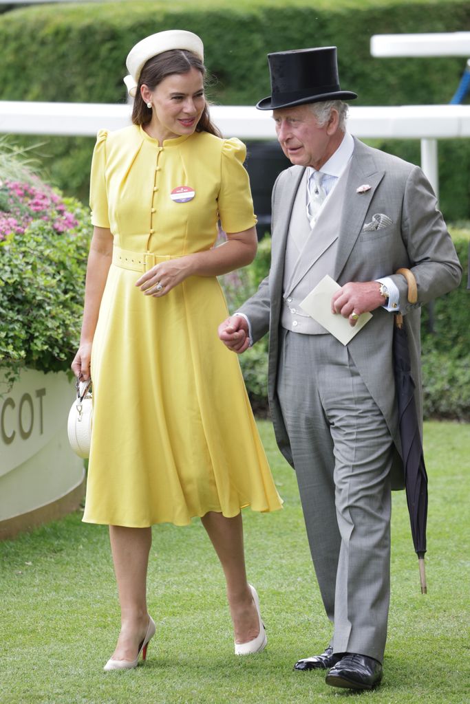 Lady Sophie Winkleman e o Rei Carlos III participam do quinto dia do Royal Ascot 2023 no Hipódromo de Ascot em 24 de junho de 2023 em Ascot, Inglaterra