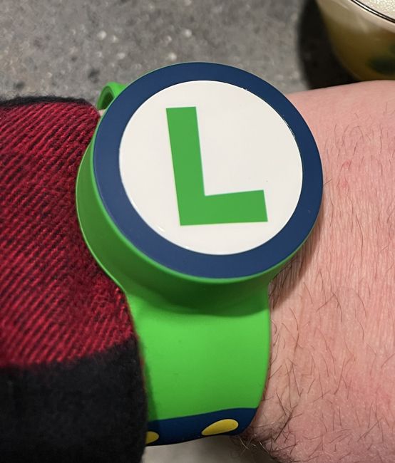 super nintendo world wristband in green for luigi