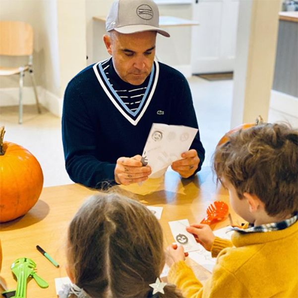 robbie williams carving pumpkins with kids