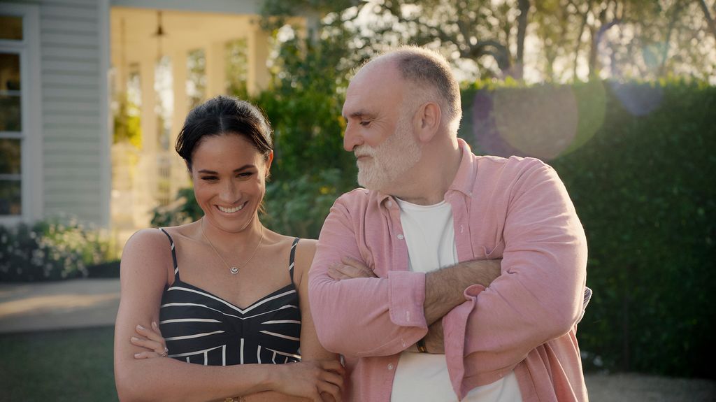 Love et Meghan - Meghan Markle portant une robe rayée
