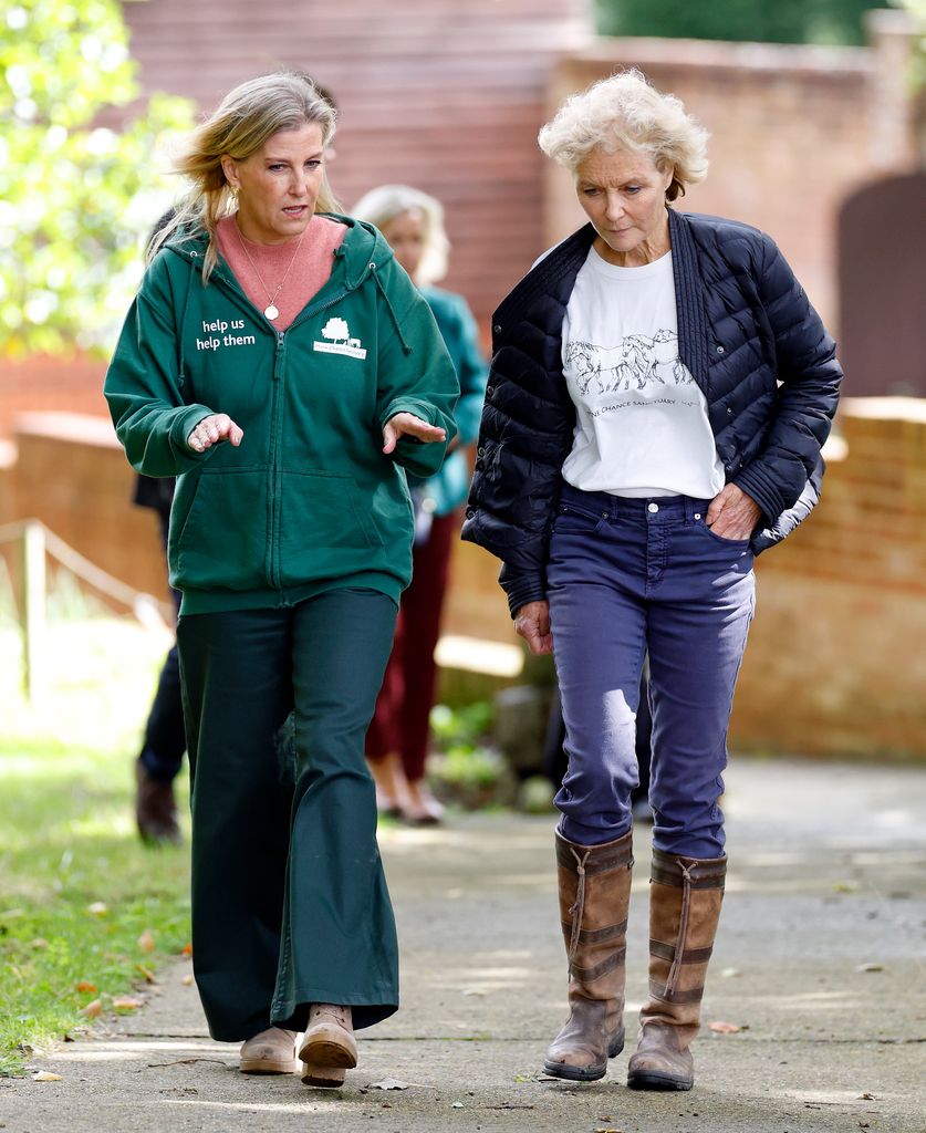 Sophie walking with Jenny Seagrove in green hoodie