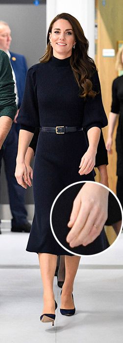 Kate Middleton without her engagement ring during her visit to a hospital