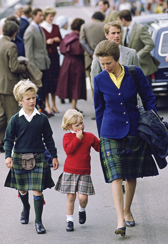 Zara And Peter Phillips With Their Mother, Princess Anne,  Arriving In Scrabster, Scotland im 1985