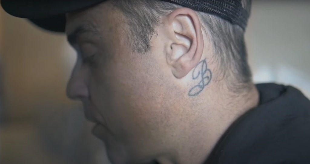 Robbie Williams' B tattoo