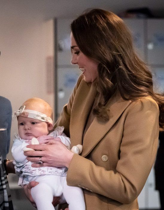 kate middleton baby cuddle