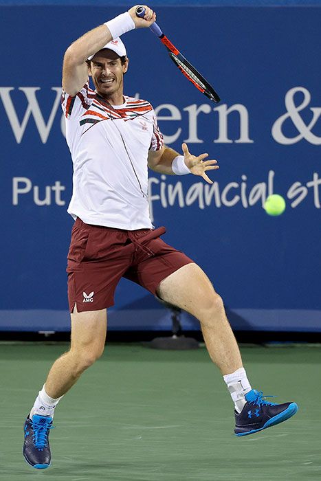 andy murray plays tennis