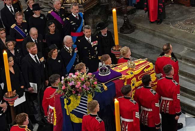 royals stand coffin