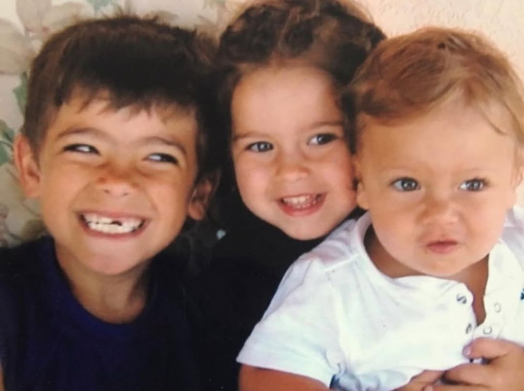 Michael, Lola et Joaquin Consuelos posent pour une photo lorsqu'ils étaient enfants, partagée sur Instagram