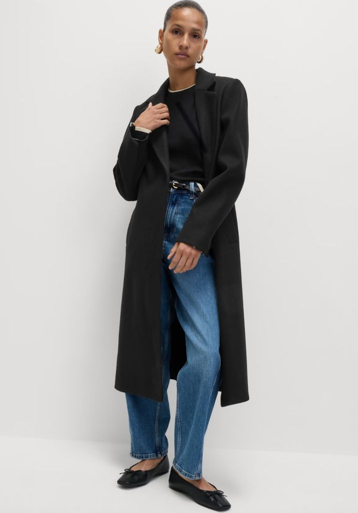 Je suis obsédée par les tenues des années 90 de Carolyn Bessette-Kennedy dans Disney's Love Story – voici comment les copier 5 Manteau noir M&S comme Carolyn Bessette