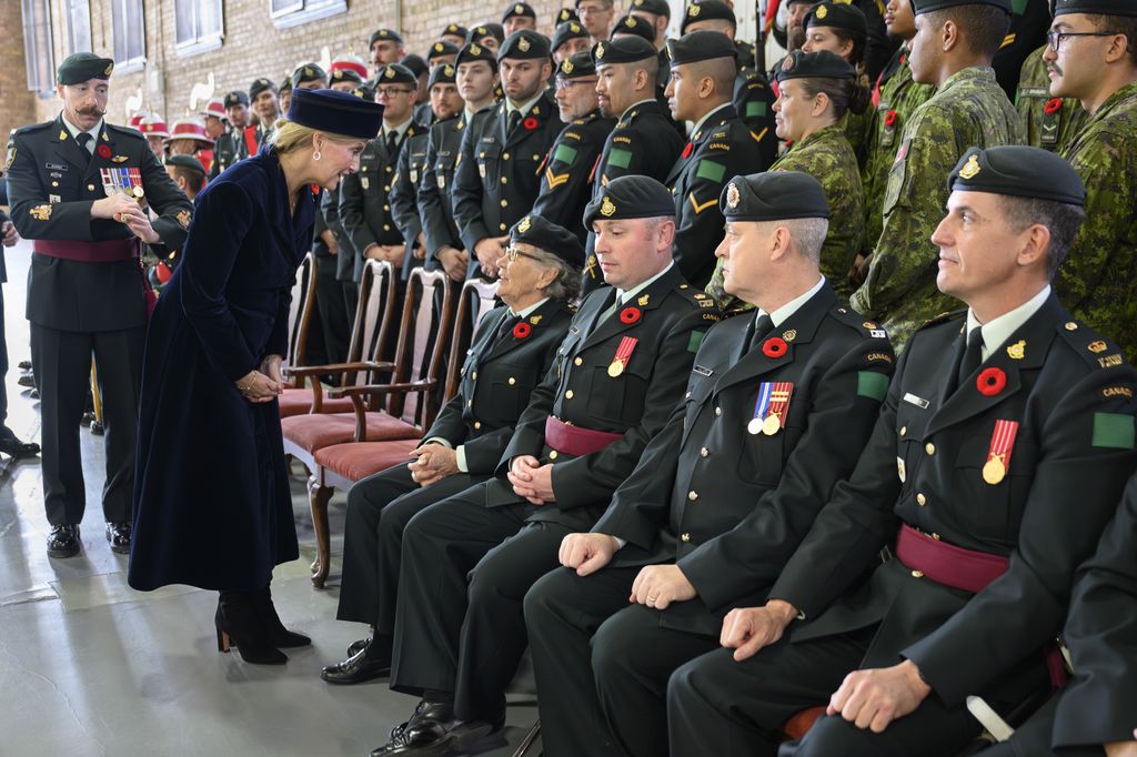 Duchess Sophie with soldiers 