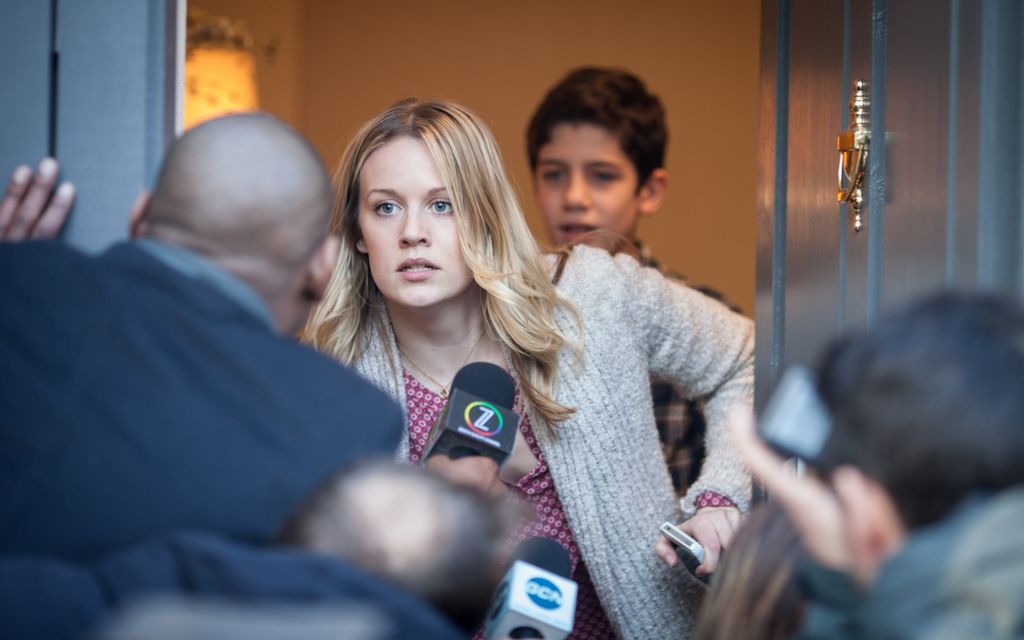 Who stars in Absentia?