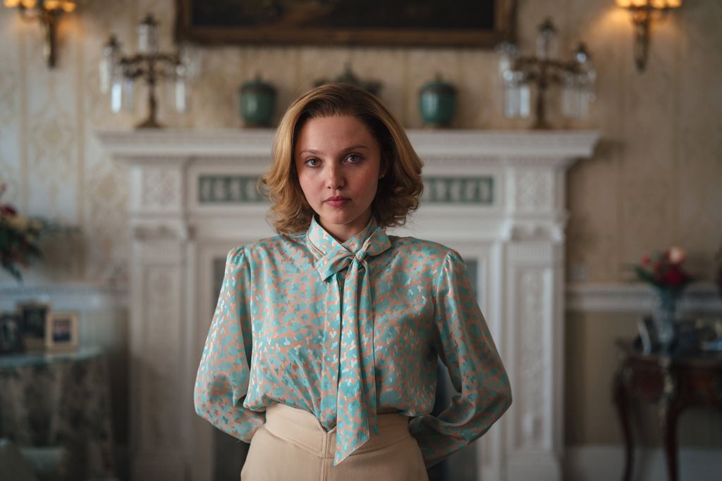 MIA MICKENNA-BRUCE dans le rôle de Jane Andrews.