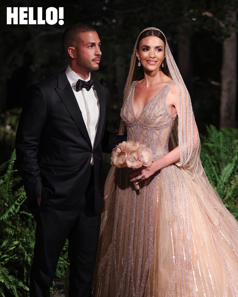 Zein portant une belle robe de soirée par Elie Saab