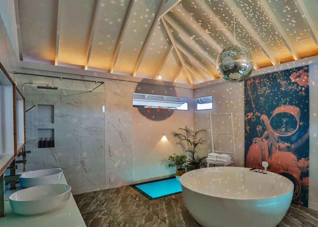 Bathrooms at The Standard, Maldives