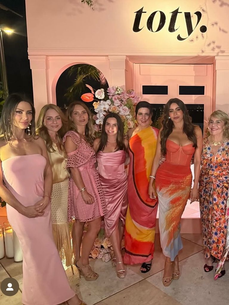 photo of sofia vergara and sister sandra vergara in strapless dresses