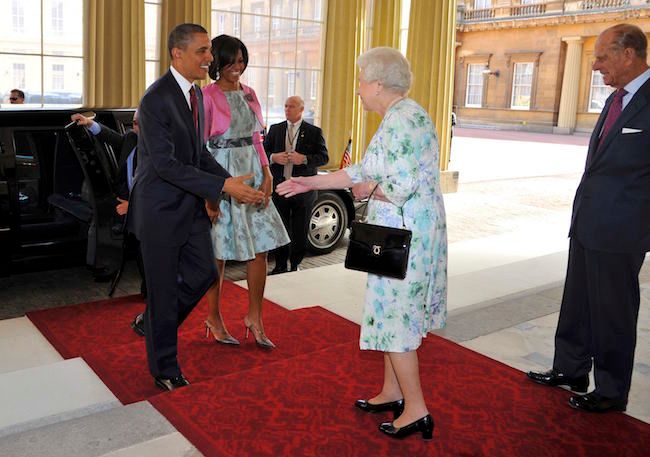 obamas greet the queen